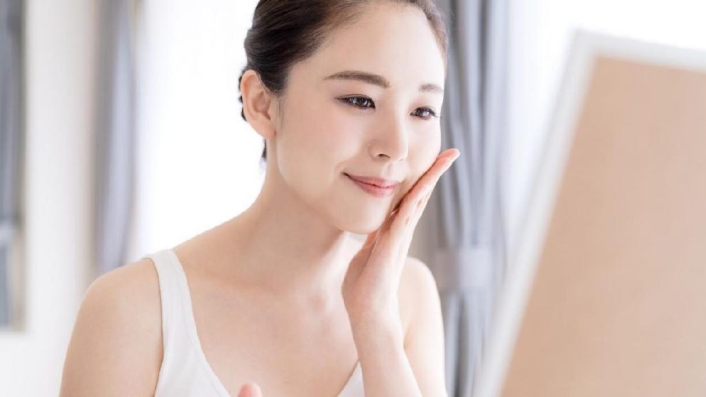 krim pemutih wajah yang aman di apotik